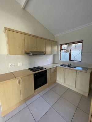 Cottage For Rent in Lotus River, Cape Town